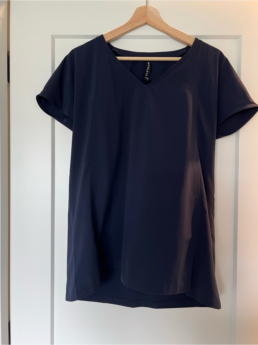 Athleta Navy V-Neck Short Sleeve Tunic Top